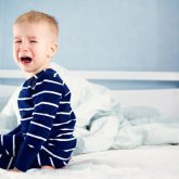 Bettnässen bei Kindern erfordert guten Schutz